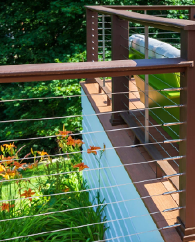 Customized Innovative Cable Railing Design for a Clear View and Contemporary Aesthetic in Outdoor Spaces