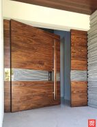 Pivot entrance door