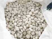 High-Polished Natural Stone Decorative Pebbles Mixed round Cobble and White Stone