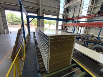 Polyurethane edge-sealed rock wool sandwich metal composite panel