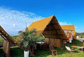 Traditional PVC Artificial Palm Thatch Rolls for Outdoor Use for Tiki Bar Hut Roof Garden Patio Umbrella Party Fence Duck Boat