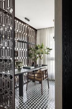 Stainless steel screen partition