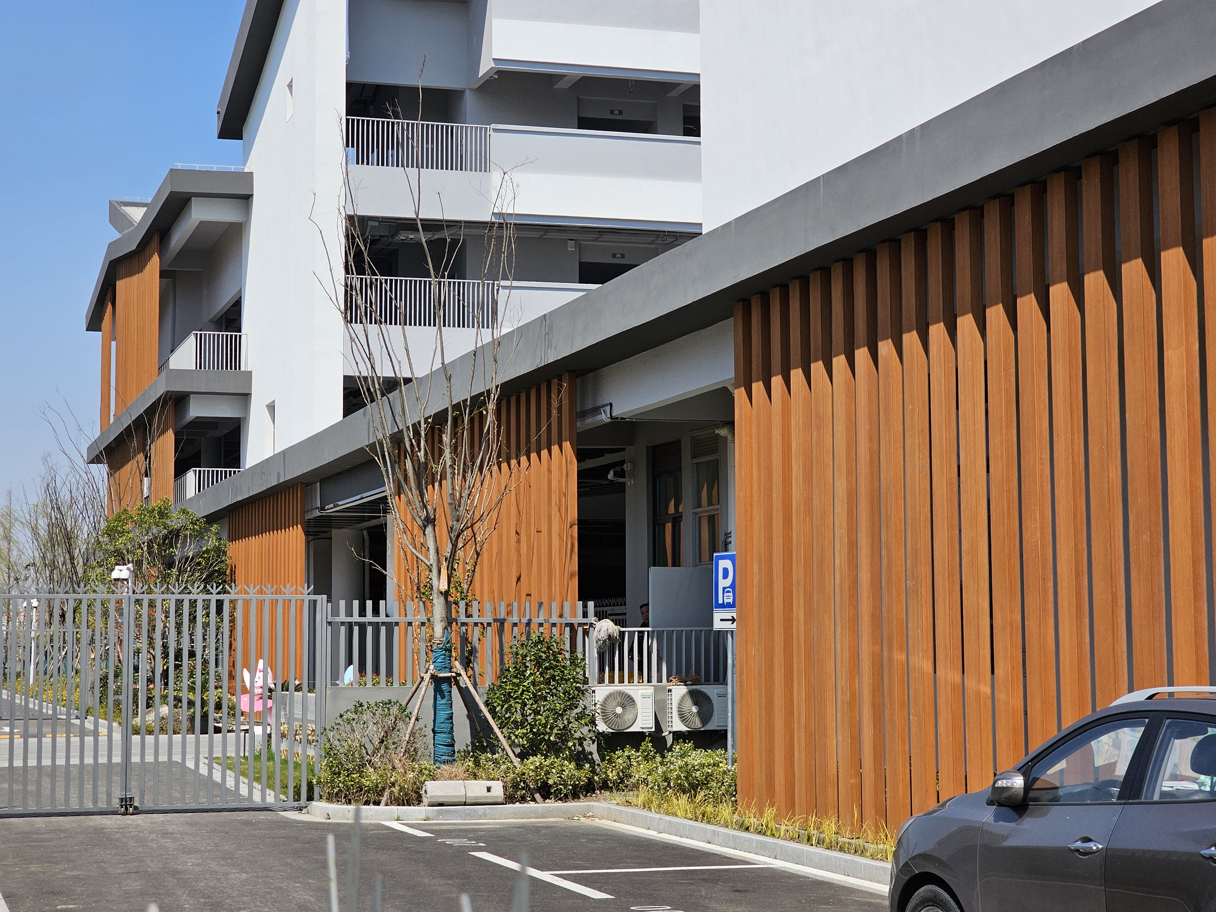 Custom Outdoor Weather‑Resistant Grilles